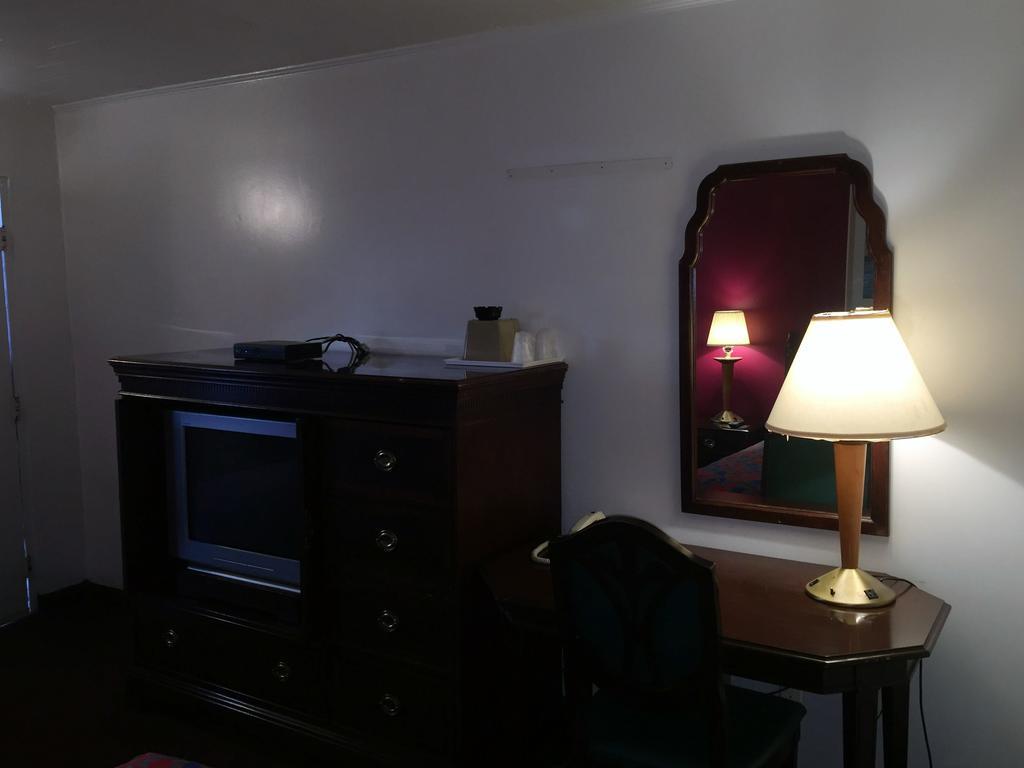Budget Inn Wrightstown Экстерьер фото